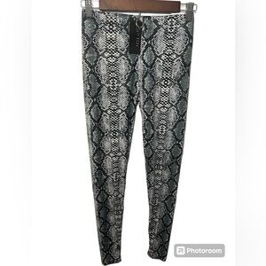POSH BY V SNAKESKIN STRETCHY PANTS SIZE SMALL NEW WITH TAGS